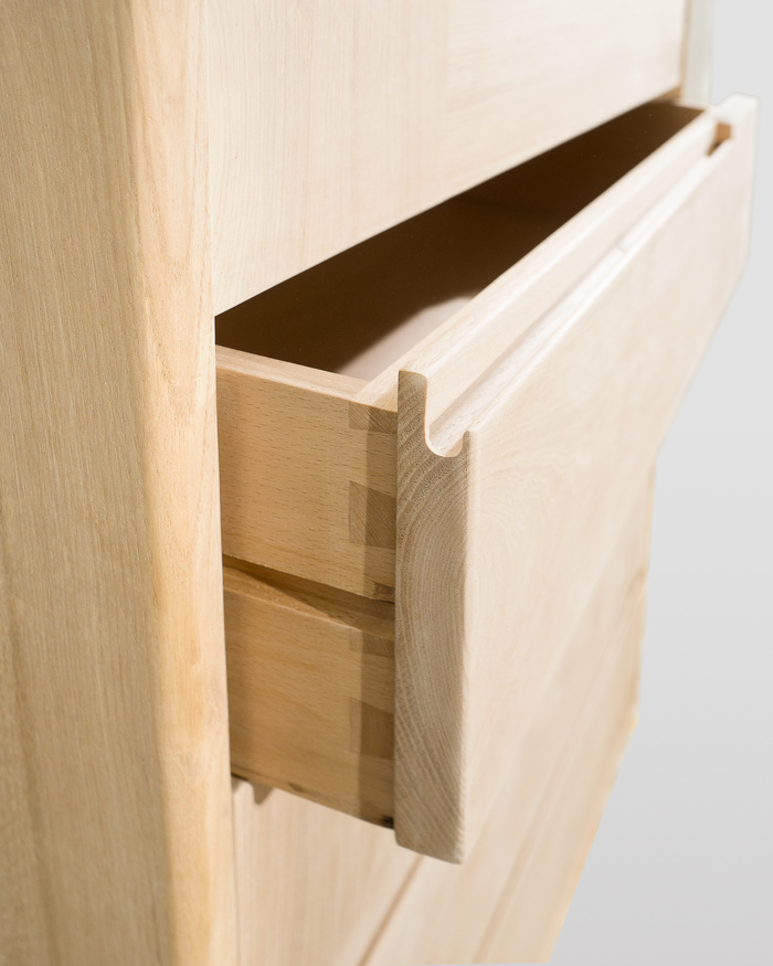 Cassettiera stile scandinavo con sei cassetti