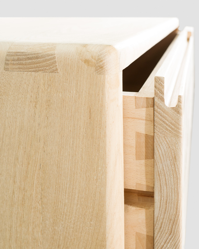 Cassettiera stile scandinavo con sei cassetti