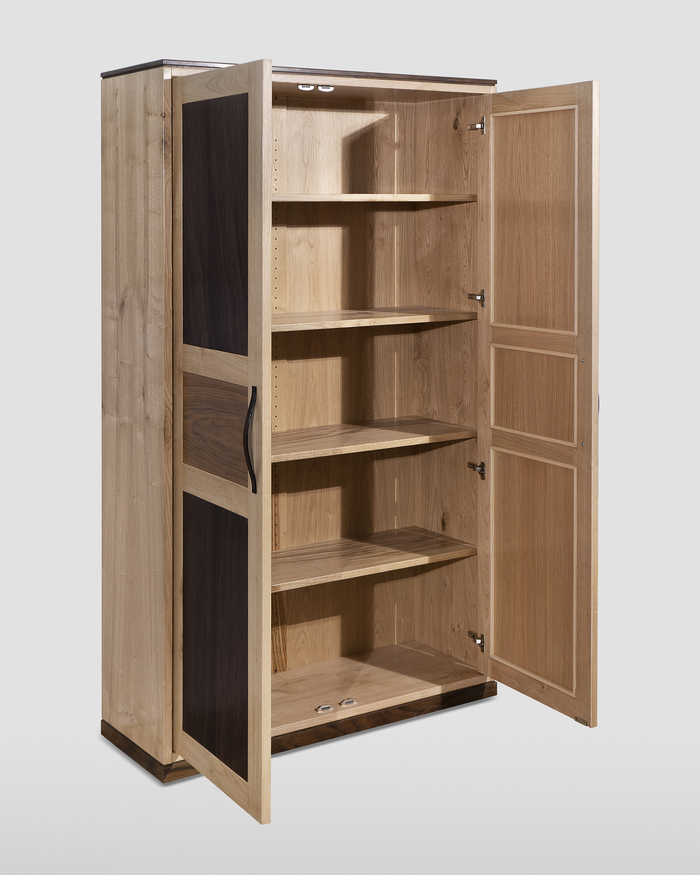 Minimalistisches Design-Bücherregal aus massiver Holz