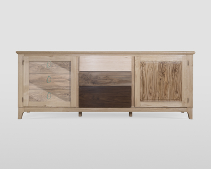 Holz-Sideboard mit zwei Türen und drei Schubladen