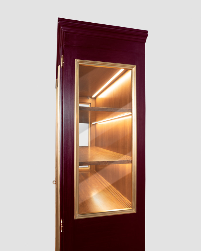 Vetrina due ante color borgona con luci LED