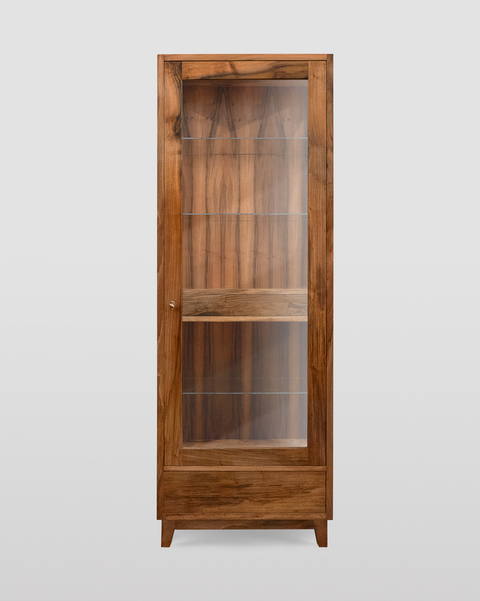 Minimalistischer Vitrinenschrank aus Walnussholz