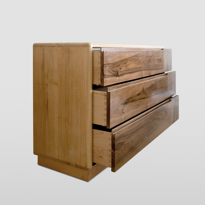 Cassettiera Minimalista in Noce Massello