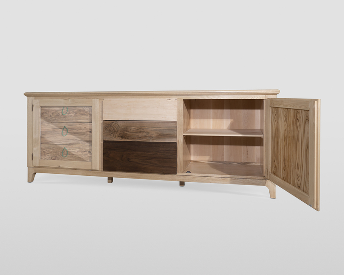 Holz-Sideboard mit zwei Türen und drei Schubladen