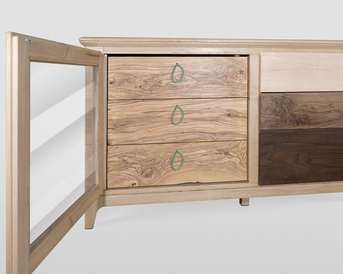 Holz-Sideboard mit zwei Türen und drei Schubladen