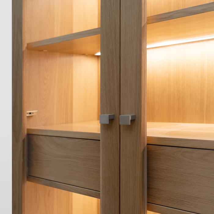 Handgefertigtes modernes Eichenholz-Bücherregal mit LED-Beleuchtung