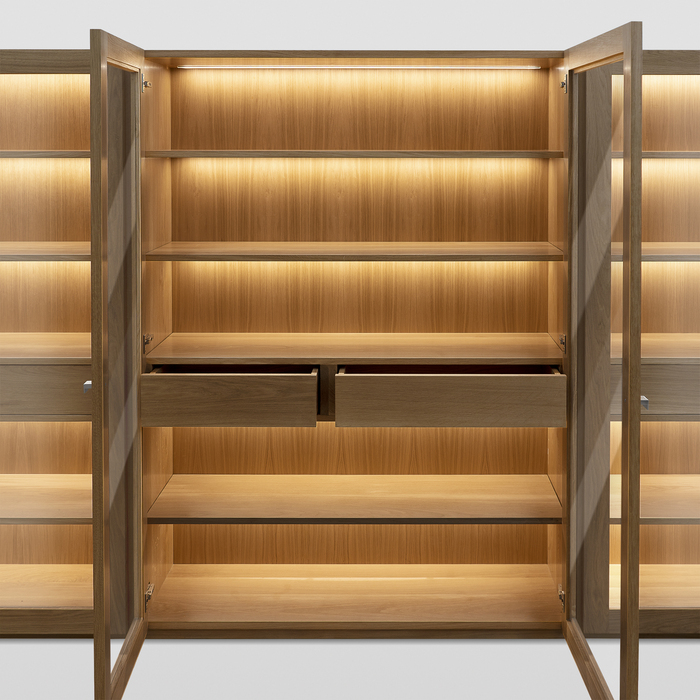 Handgefertigtes modernes Eichenholz-Bücherregal mit LED-Beleuchtung