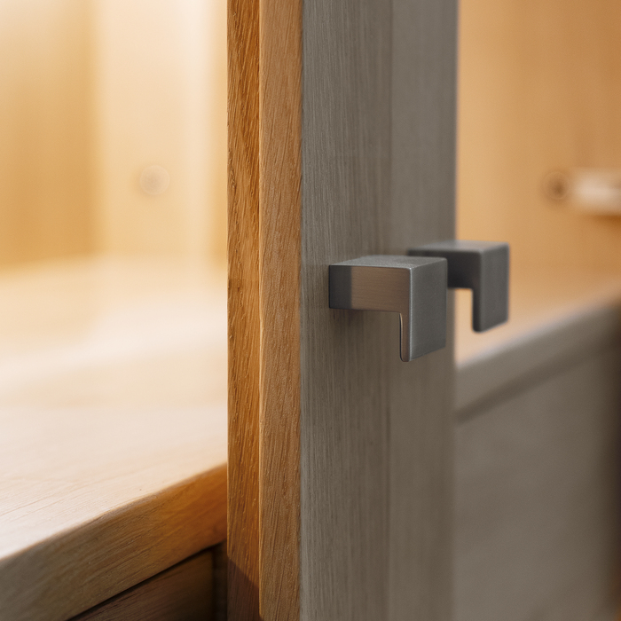 Handgefertigtes modernes Eichenholz-Bücherregal mit LED-Beleuchtung