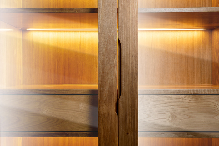 Walnut and Oak Display Cabinet – Contemporary Minimalist Design