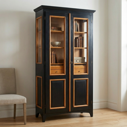 Handgefertigter Vitrinenschrank mit zwei Türen und Kommode, Schwarz und Nussbaum Finish