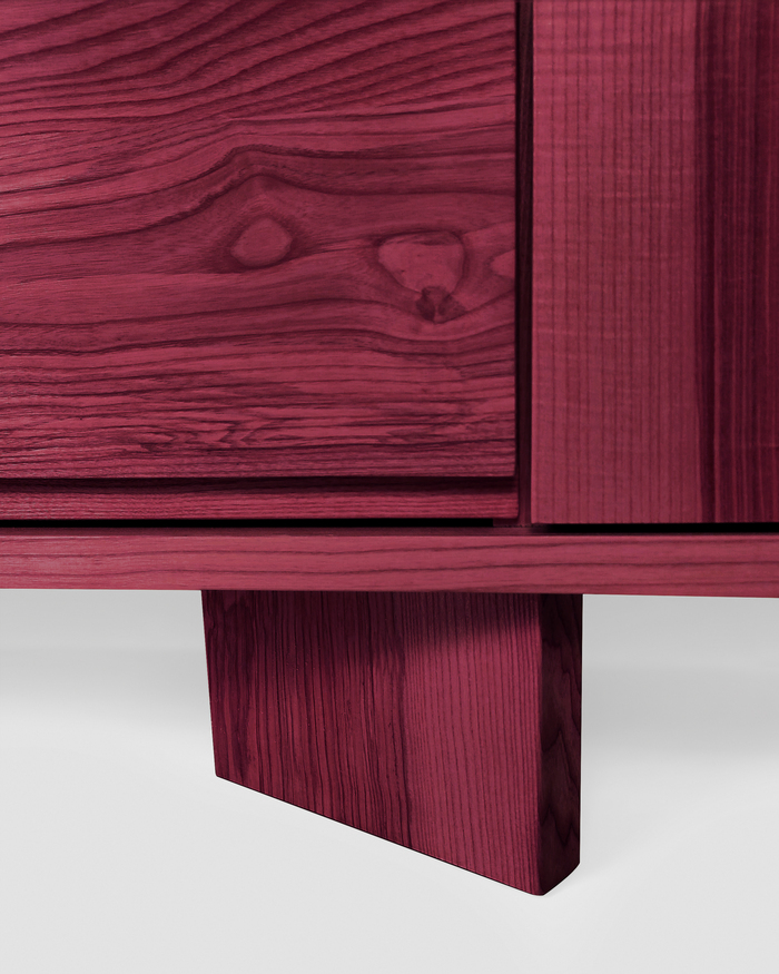 Zhu Burgundy Dresser – Cassettiera in Frassino Massello dal Design Contemporaneo