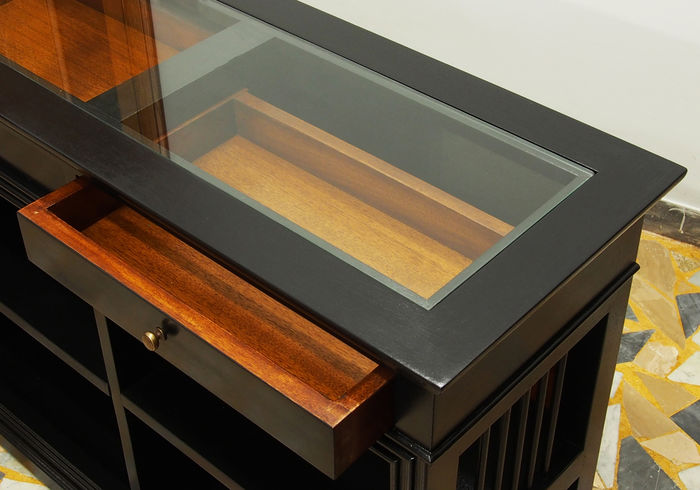 TV-Möbel mit Tischplatte aus Glas