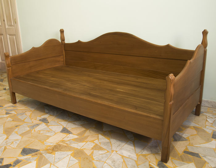 Walnut Bench Bed