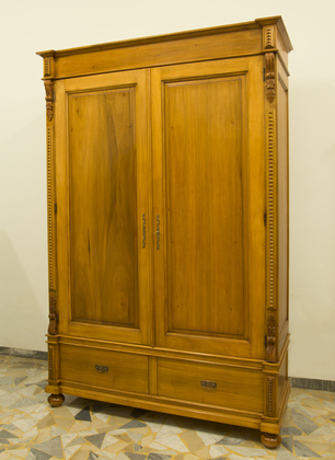 Kleiderschrank aus Weidenholz
