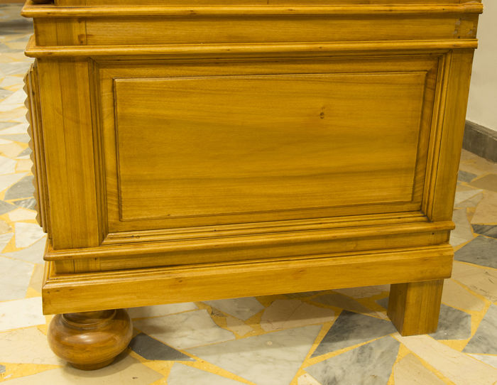 Kleiderschrank aus Weidenholz