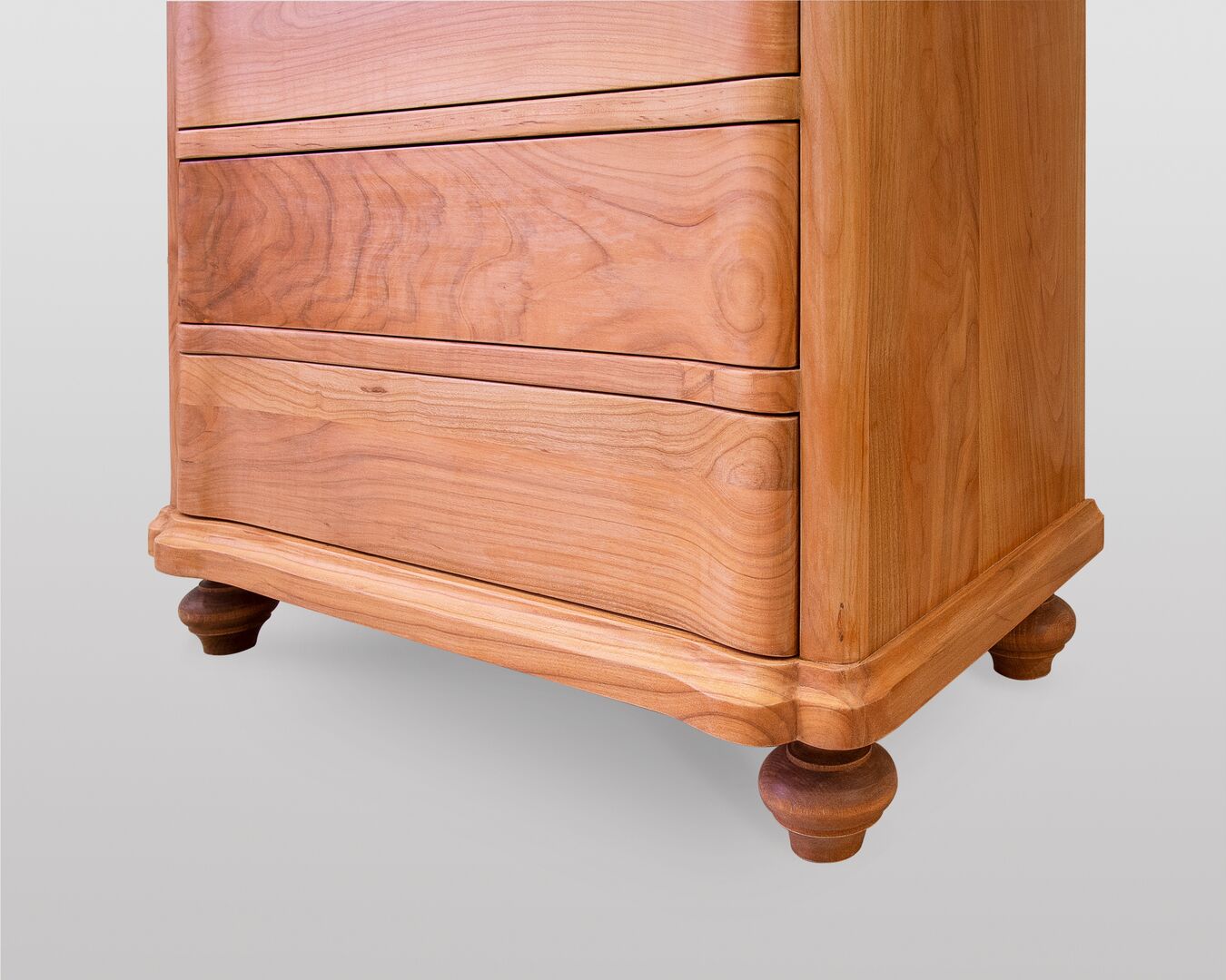 7-Laden Kommode aus Kirschenholz | EBANISTERIA GAMBELLA
