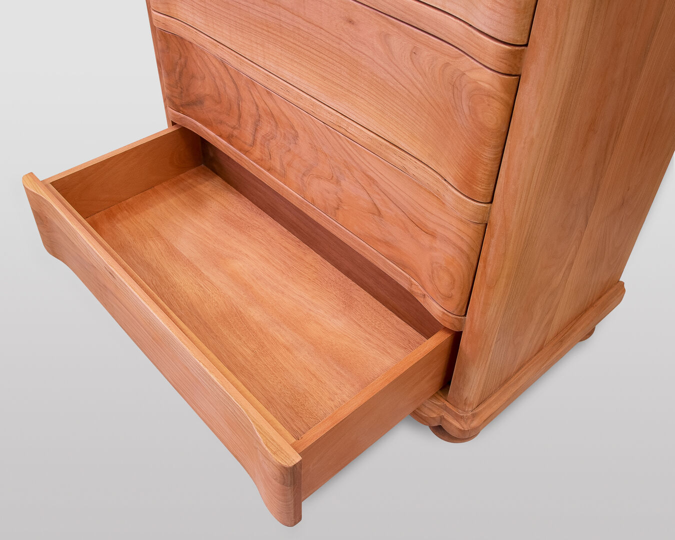 7-Laden Kommode aus Kirschenholz | EBANISTERIA GAMBELLA