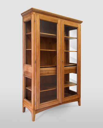 Classic two doors display cabinet 