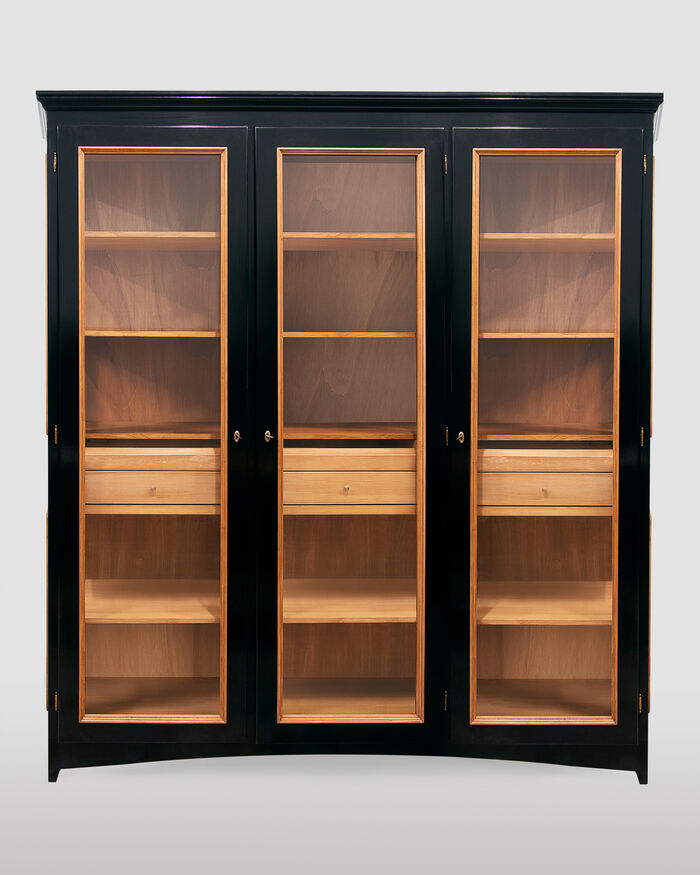 3-türige Vitrine in Schwarz und Walnuss-Farbe