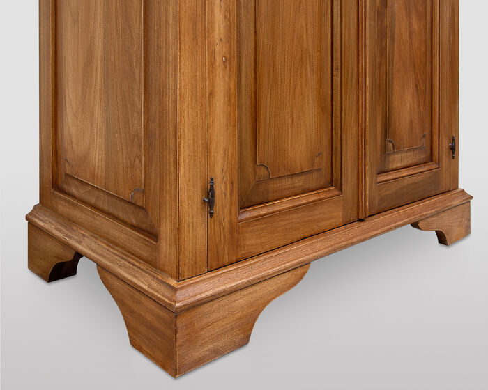 Kleiderschrank aus Toulipier Holz
