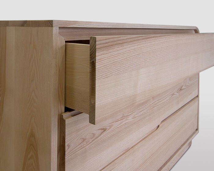 Chest of drawers in ash wood