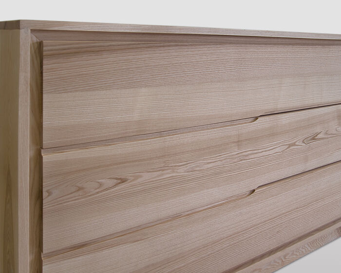 Three drawers modern dresser 