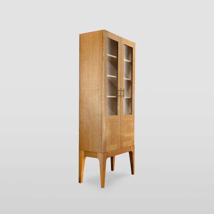 Minimalist Two-Door Solid Oak Display Cabinet – Nordic Style