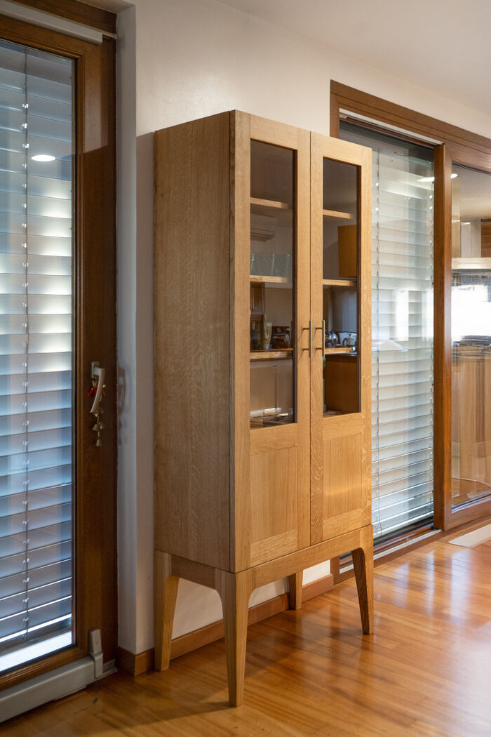 Minimalist Two-Door Solid Oak Display Cabinet – Nordic Style