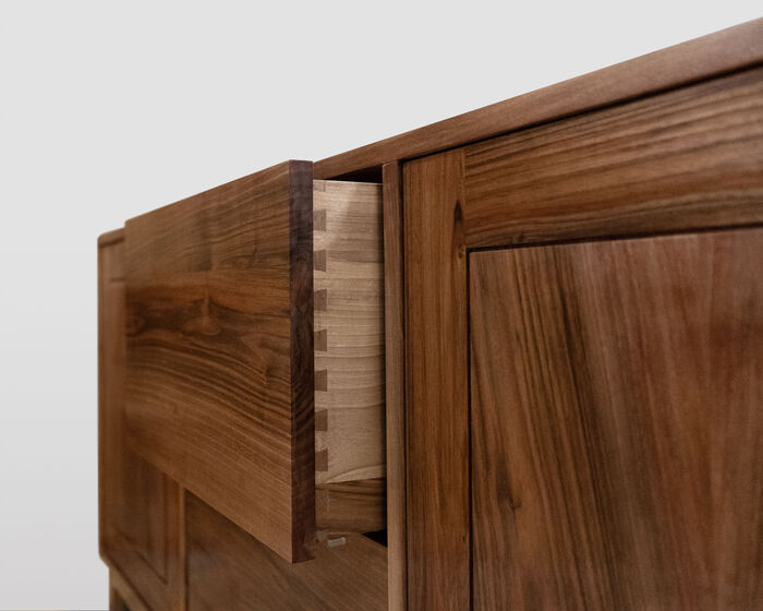 Madia in Noce Massello – Design Contemporaneo e Minimalista